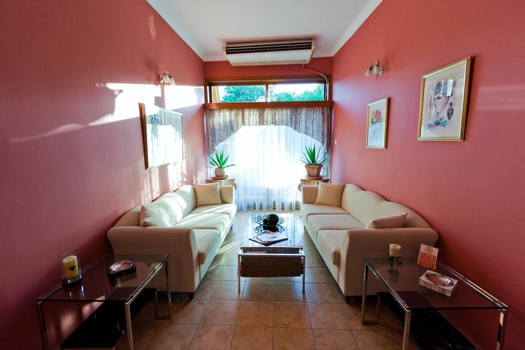 Hotel Possidon Aegina Экстерьер фото